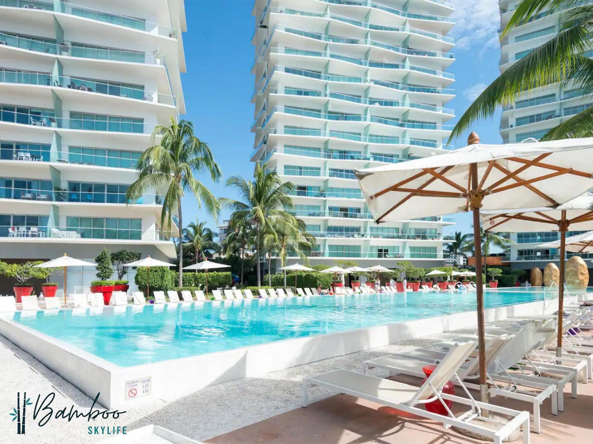 Icon Vallarta Beach Front By Bamboo Skylife ปูแอร์โตบาญาร์ตา ภายนอก รูปภาพ